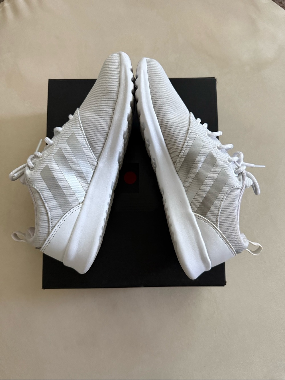 Adidas Cloudfoam QT Racer 2.0 Women’s Size 9. Cloud White/ Silver Metallic